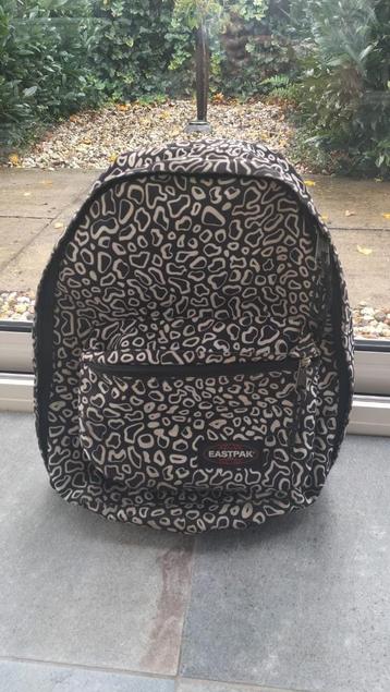 Eastpak tas zwart-wit met 3 vakken + laptopvak beschikbaar voor biedingen