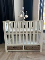 Baby box met rotan mandjes + koeka boxkleed, Kinderen en Baby's, Boxen, Ophalen, Zo goed als nieuw, Boxkleed
