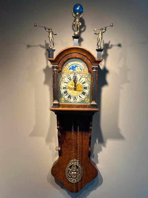 Friese staartklok met zon en maanstand, Antiek en Kunst, Antiek | Klokken, Ophalen of Verzenden