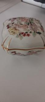 Prachtig porceleinen doosje 7,5 x 4, Antiek en Kunst, Ophalen of Verzenden