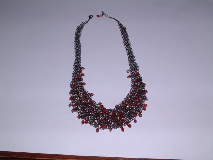 sierlijke ketting met rood/goud kleine beslepen kraaltjes, Sieraden, Tassen en Uiterlijk, Kettingen, Ophalen of Verzenden
