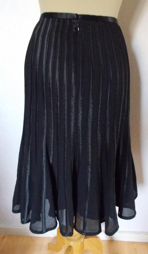 Mooie chique/klassiek zwarte rok van Joseph Ribkoff! 40, Kleding | Dames, Rokken, Zo goed als nieuw, Maat 38/40 (M), Zwart, Onder de knie