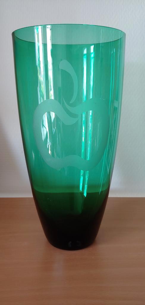 Steninge slott Emerald green Vase by Britten Paag, Antiek en Kunst, Antiek | Glas en Kristal, Ophalen of Verzenden