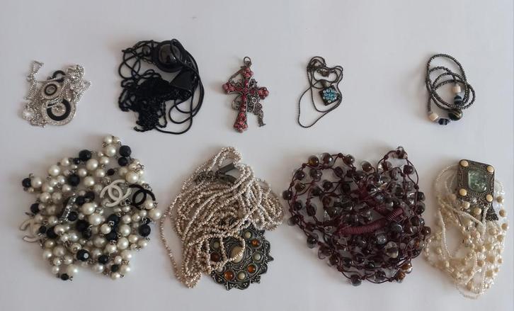 Bijouterieën: kettingen en kralensnoeren, Sieraden, Tassen en Uiterlijk, Kettingen, Gebruikt, Overige materialen, Overige kleuren