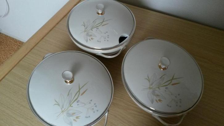 1 soepterrine 2 dekschalen - set - antiek - in goede staat, Huis en Inrichting, Keuken | Servies, Gebruikt, Schaal of Schalen