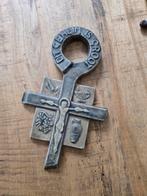 Religieus Wandkruis met Inscriptie, Ophalen