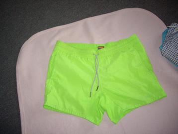 4 korte broeken  nieuwstaat per foto beschikbaar voor biedingen