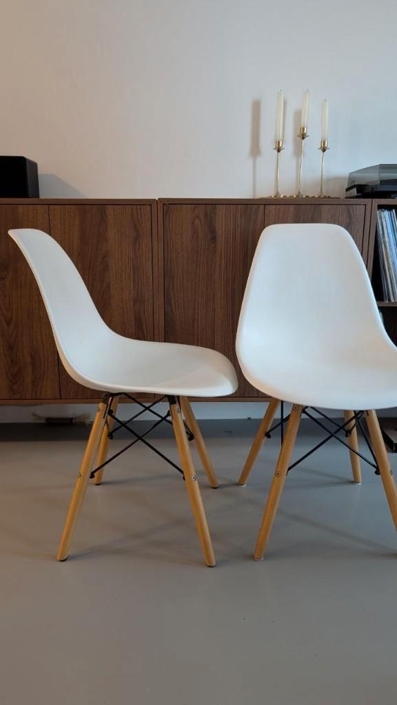 Chair EAMES white, Huis en Inrichting, Stoelen, Zo goed als nieuw, Eén, Wit, Ophalen