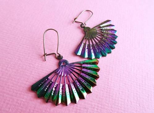 jwg Vintage 80s aurora borealis gekleurde waaier oorbellen, Sieraden, Tassen en Uiterlijk, Antieke sieraden, Oorbellen, Overige materialen