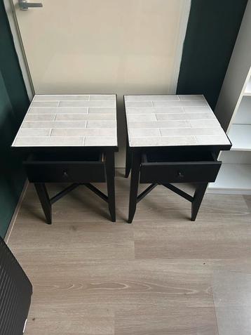 Set nachtkastjes zwart met grijze tegels
