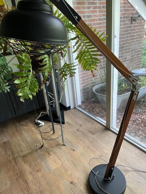 Vloerlamp KANE industrieel, Huis en Inrichting, Lampen | Vloerlampen, Zo goed als nieuw, 150 tot 200 cm, Ophalen