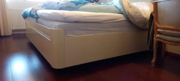 Retro 2 persoons bed, Hiero, met bodem, zonder matrassen beschikbaar voor biedingen