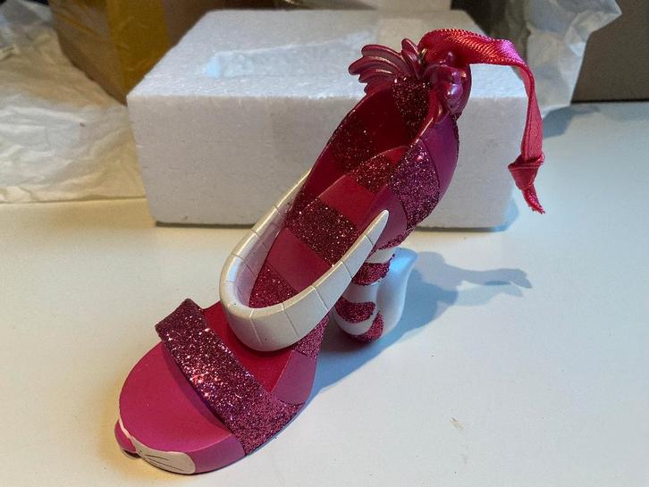 Disney ornament - schoen cheshire - alice in wonderland, Verzamelen, Disney, Zo goed als nieuw, Beeldje of Figuurtje, Overige figuren