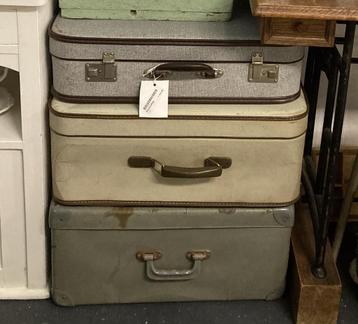 Brocante oude koffers in Warenhuis Strant in Haren beschikbaar voor biedingen