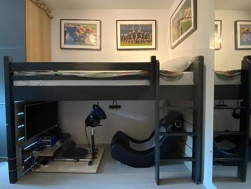 Bed kind hoogslaper grijs/antraciet met houten koppanelen beschikbaar voor biedingen