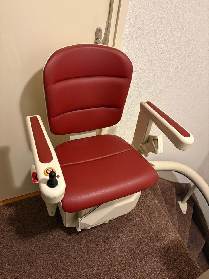 Traplift Handicare freecurve, Diversen, Trapliften, Zo goed als nieuw, Met bocht, Ophalen