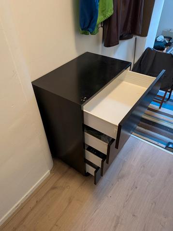 Zwarte ladekast