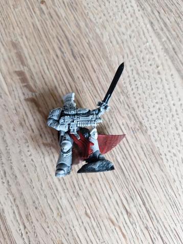 Resin space marine captain beschikbaar voor biedingen