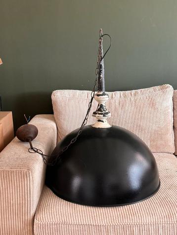 Industriële hanglamp beschikbaar voor biedingen