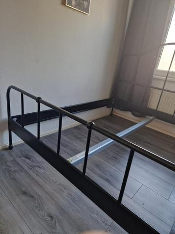 2 persoons zwart metalen bed van de ikea 160x200 - afbeelding 3