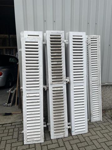 Prachtset meranti louvreluiken of raamluiken beschikbaar voor biedingen