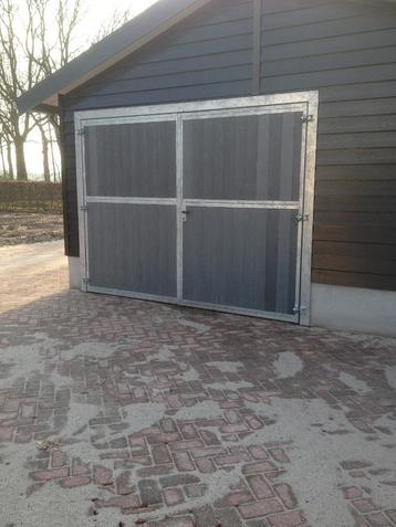 staldeur plus kozijn beschikbaar voor biedingen