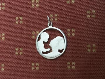 w Zilver moeder met baby. Materiaal : 800 zilver. beschikbaar voor biedingen