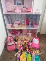 Barbiehuis met meubels,barbies&auto's, Kinderen en Baby's, Speelgoed | Poppenhuizen, Ophalen of Verzenden, Gebruikt, Poppenhuis