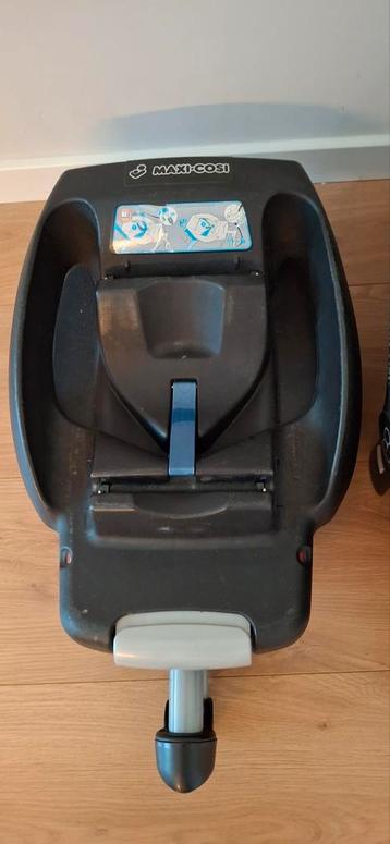Maxi Cosi cabrio fix base + autostoeltje beschikbaar voor biedingen