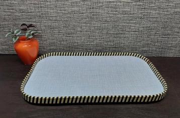 Vintage formica dienblad beschikbaar voor biedingen