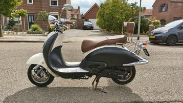 Fosti Retro Scooter - nieuwe accu Lage KM stand beschikbaar voor biedingen