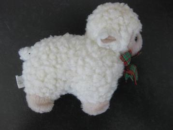 Klein schaapje knuffel decoratie, schotse ruit strik 12x15 beschikbaar voor biedingen