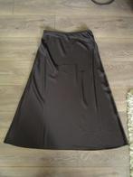 Nieuwe satijnachtige zwarte rok merk Uniqlo maat L, Verzenden, Zwart, Maat 42/44 (L), Nieuw