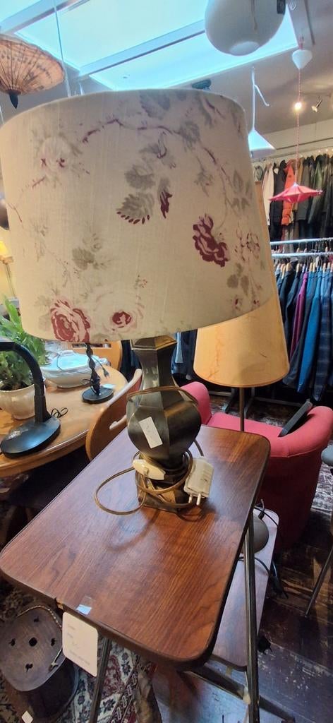 Vintage Tafellamp met Bloemenkap, Gebruikt, Ophalen of Verzenden, Onbekend, Stof