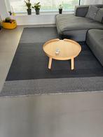 Vloerkleed Muuto varjo donkergrijs, Huis en Inrichting, Stoffering | Tapijten en Kleden, Ophalen, Zo goed als nieuw, Rechthoekig