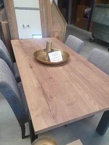 Eettafel  outlet Pronto Wonen  beschikbaar voor biedingen