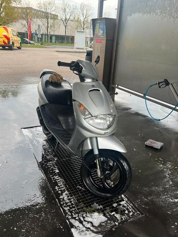 Mooie vivacity 50cc 2t vandaag ophalen!!! beschikbaar voor biedingen