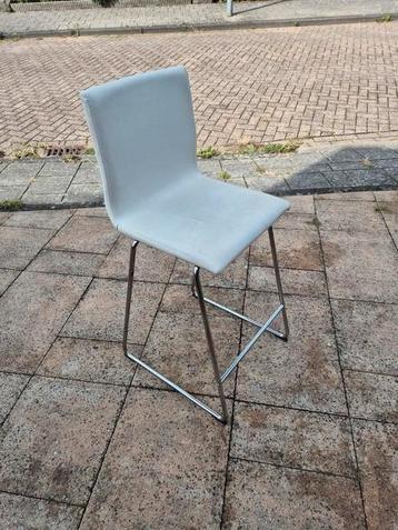 Hoge stoel  beschikbaar voor biedingen