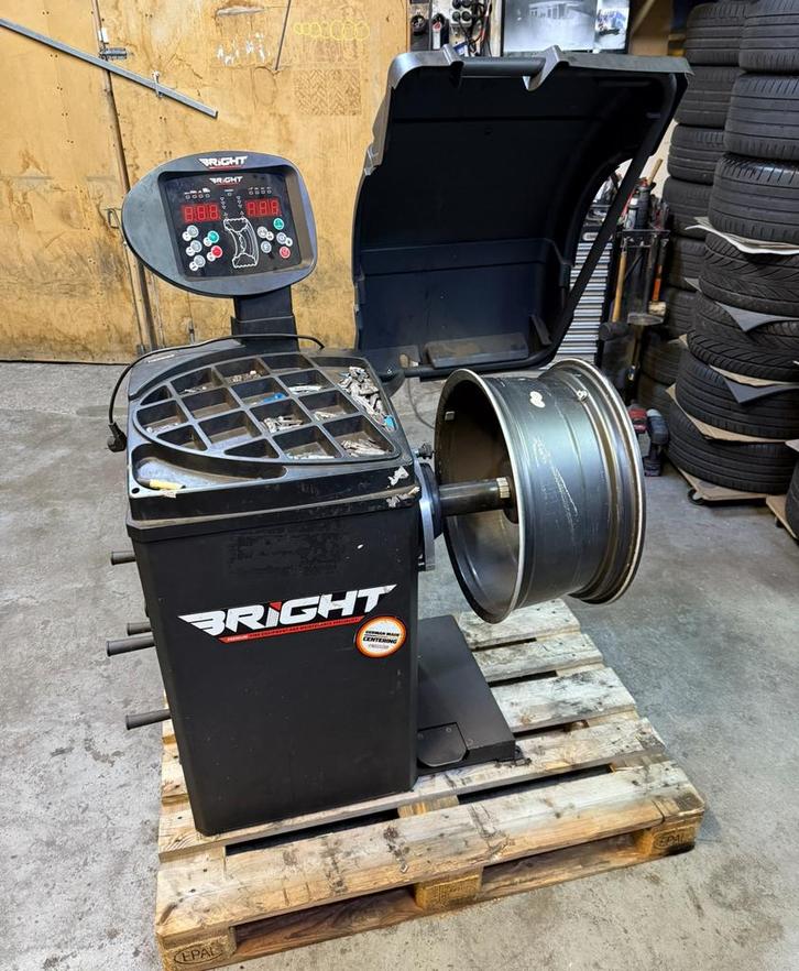 Balanceer apparaat + Banden apparaat compelet met hulparm, Auto diversen, Autogereedschap, Gebruikt, Ophalen