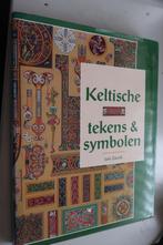 Keltische tekens en symbolen ,door Lain Zaczek-1995, Ophalen of Verzenden, Zo goed als nieuw, Lain Zaczek