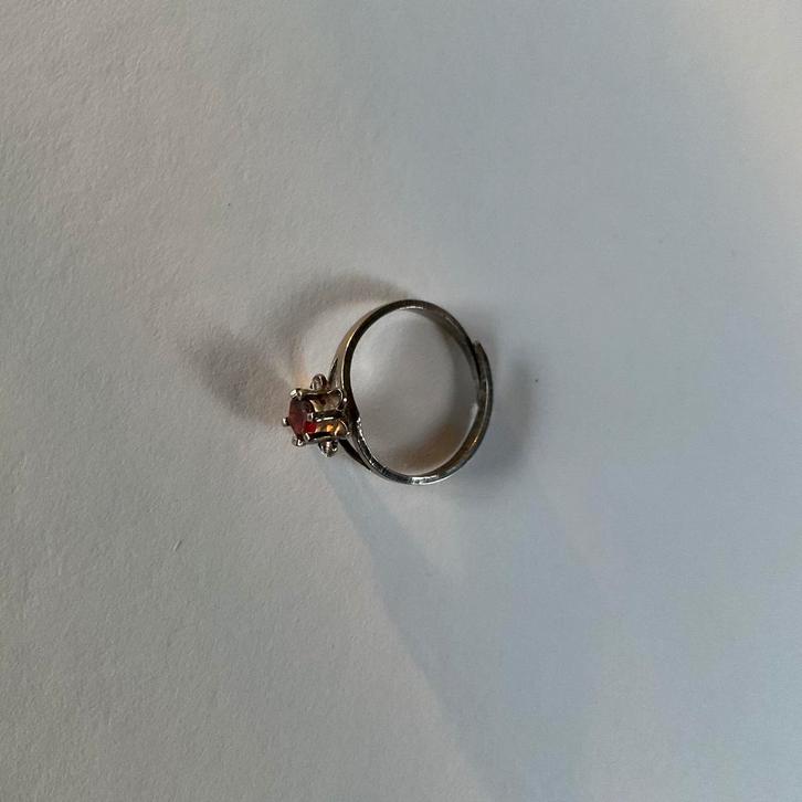 Vintage ring met granaatsteentje - zilver zonder merk, Sieraden, Tassen en Uiterlijk, Antieke sieraden, Ring, Overige materialen