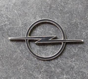 Oud Opel embleem beschikbaar voor biedingen