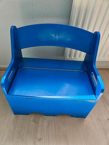 Speelgoedkist (en bankje) beschikbaar voor biedingen