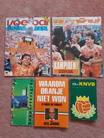 KNVB. Nederlandse elftal boekjes & twee wedstrijd vlaggen, Ophalen, Overige binnenlandse clubs, Boek of Tijdschrift