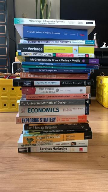Studieboeken Hogere Hotelschool beschikbaar voor biedingen