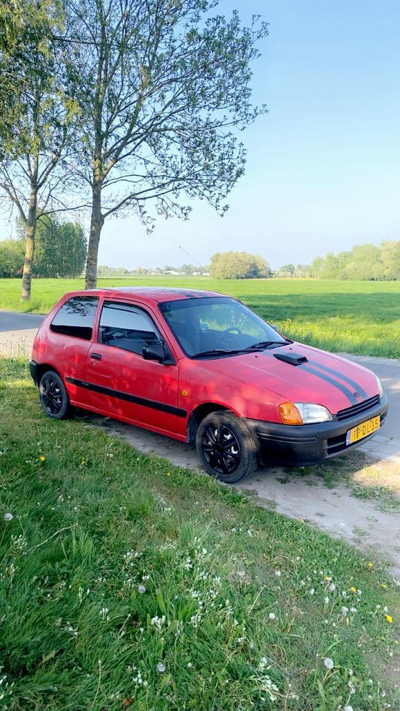 Toyota Starlet 1.3 16V 1998 Rood, Auto's, Toyota, Particulier, Starlet, Benzine, Hatchback, Handgeschakeld, Origineel Nederlands