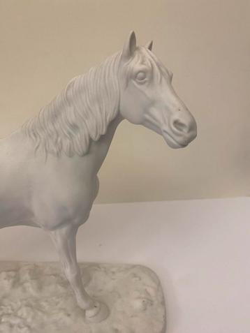 Wit Porseleinen Paardenbeeld - VISTA ALEGRE ATLANTIS SA beschikbaar voor biedingen