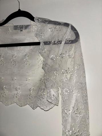 Wit kanten jasje - Maat S beschikbaar voor biedingen