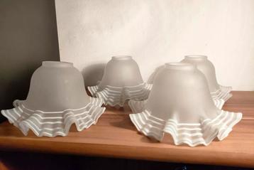 4 antieke glazen lampenkappen rokjes 