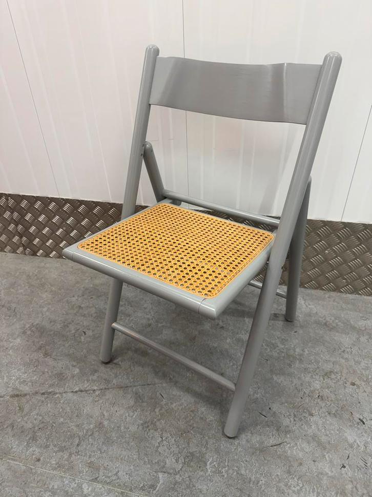 Vintage Klapstoel Rotan Zitting - Grijs, Huis en Inrichting, Stoelen, Gebruikt, Eén, Metaal, Grijs, Ophalen of Verzenden